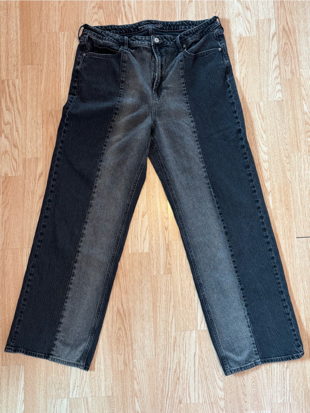 Old Navy Women’s Two-Tone Black Jeans
